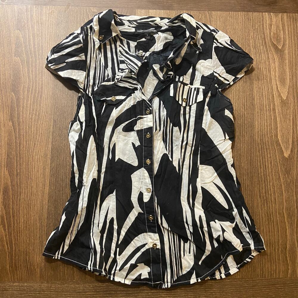 Express Design Studio Black Cream Ruffle Front Geo Print Button Down Top, Sz S
